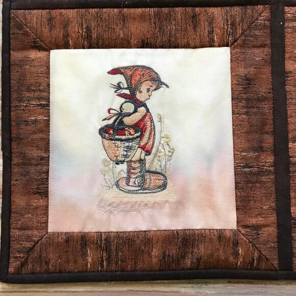 MJ Hummel Embroidered Vintage Children Quilted Fabric Wall Hanging Home Made - Picture 2 of 6